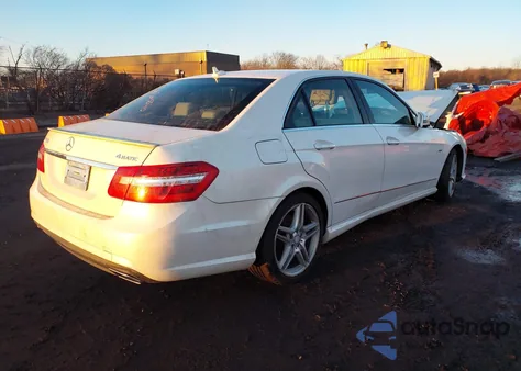 2012 Mercedes-Benz E 350 4Matic z USA, uszkodzony, nr VIN WDDHF8JB0CA532451